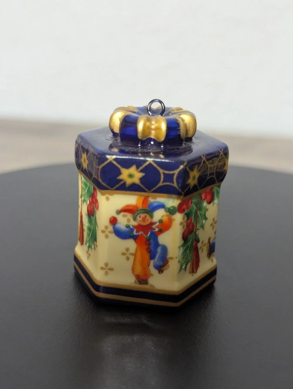 STUNNING VINTAGE LOT! Villeroy & Boch Porcelain Christmas Ornaments Set of four